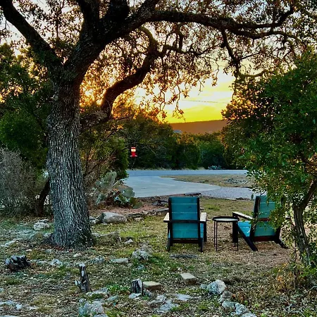 Hilltop Hideaway-Rest, Relax, Reconnect!